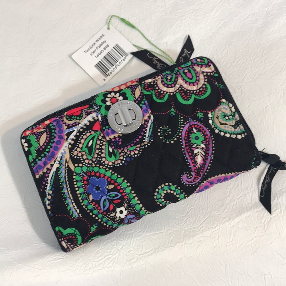 Vera Bradley 14442 Turnlock Wallet In Kiev…